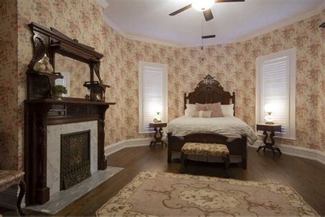 belle louise|The Belle Louise Historic Bed and Breakfast